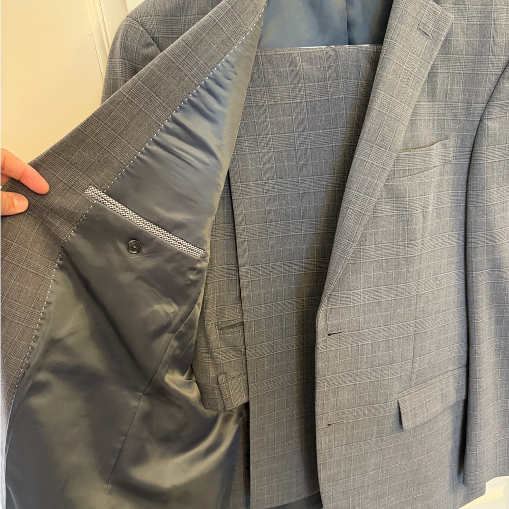 Men's Gray suit - Picture 2 of 5